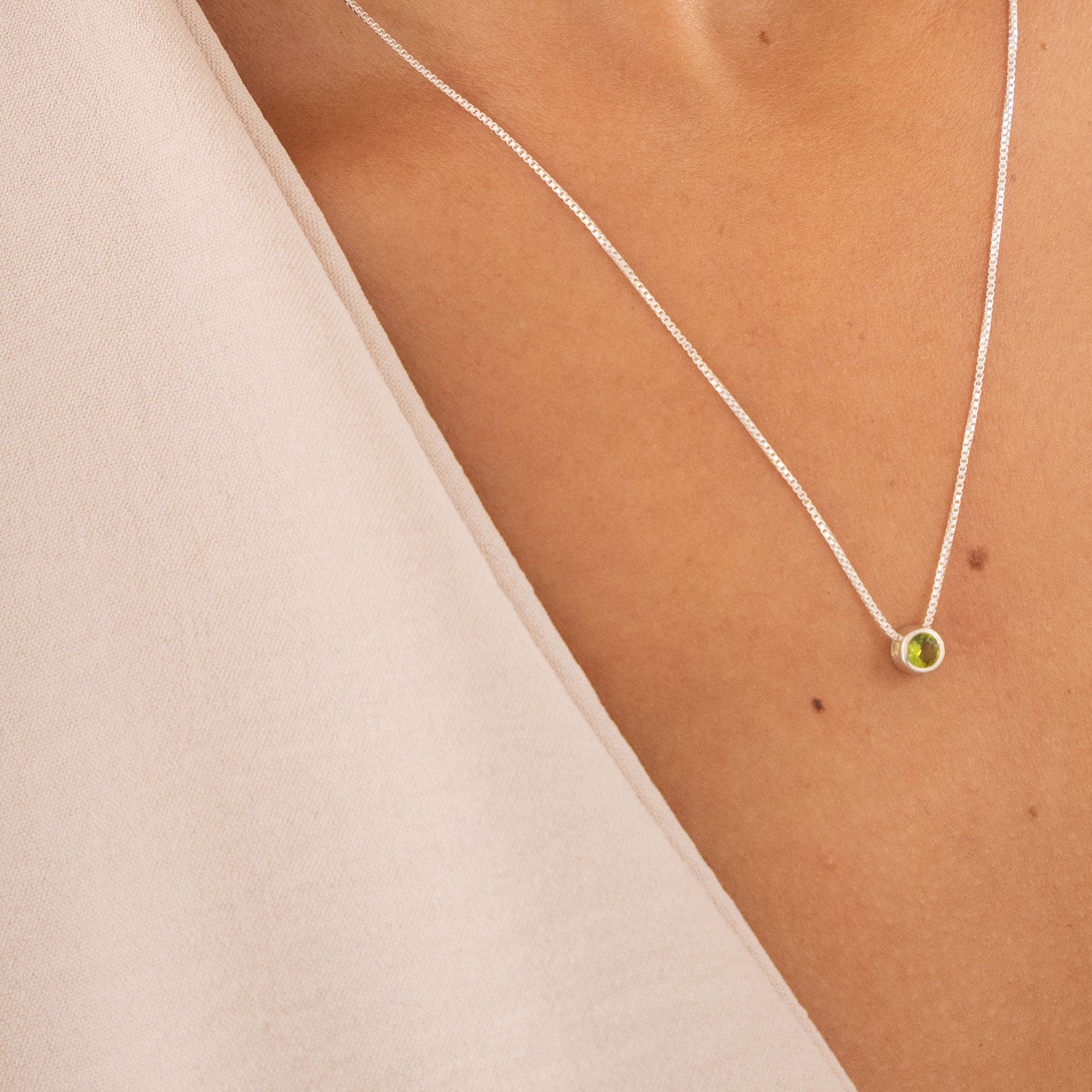 Collar Stella Peridoto · Agosto · 15 Aniversario
