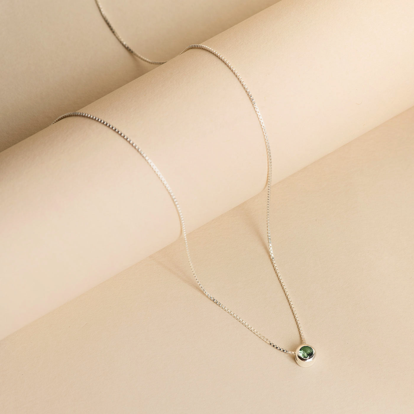Collar Stella Peridoto · Agosto · 15 Aniversario
