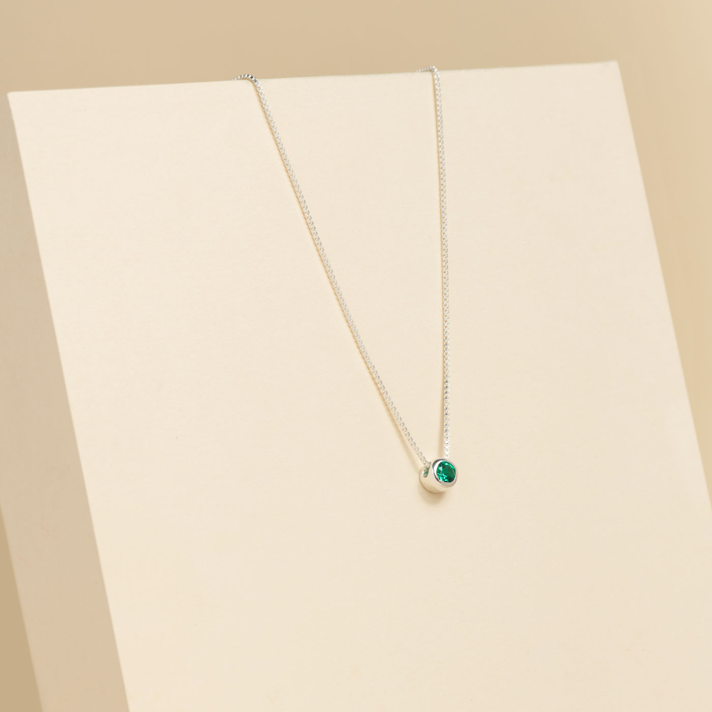 Collar Stella Esmeralda · Mayo · 25 y 35 Aniversarios