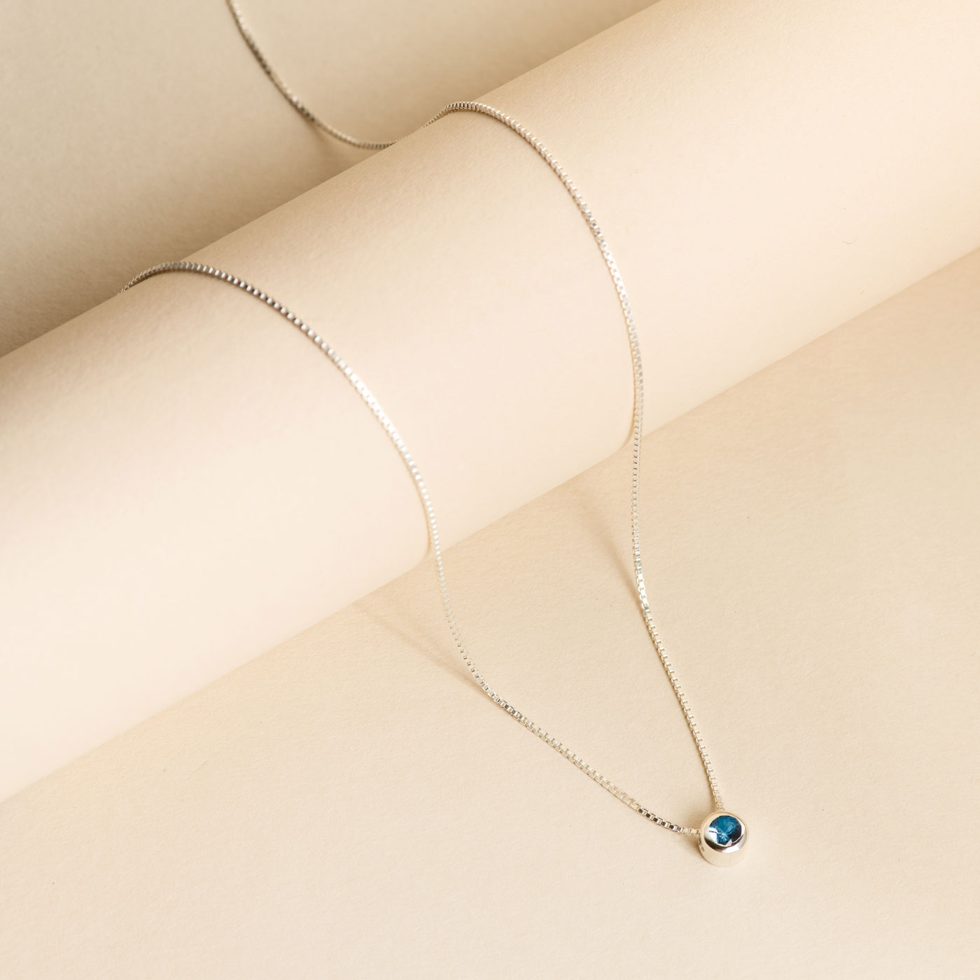 Collar Stella Zircón Azul · Diciembre · 49 Aniversario